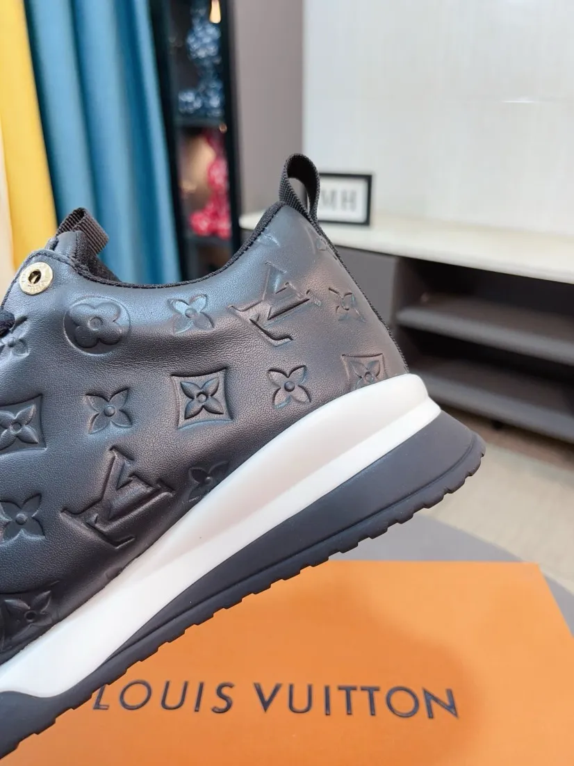 Ex-factory price 520🌹🌹[lv]🌹High-end men's shoes brand: Official website 1:1 Latest masterpiece: The upper is made of Italian imported first-layer cowhide punching design➕made of full genuine leather lining🔥, making walking more convenient and comfortable! Exclusive new style, stunning work [color]! Create a fashionable personality to set off your uniqueness! A must-have for trendy men! Classic🔥Number: 38-44